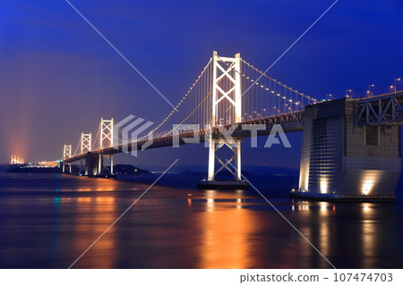 [香川縣]從瀨戶大橋紀念公園看到的“瀨戶大橋”夜景（點亮） 107474703