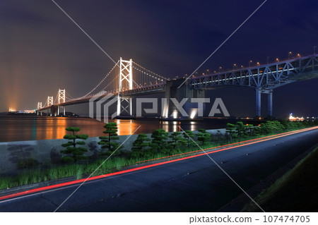 [Kagawa Prefecture] Night view of "Seto Ohashi Bridge" seen from Seto Ohashi Memorial Park (light up) 107474705