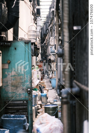 一座充滿垃圾的城市 一座充滿垃圾的城市 107476600
