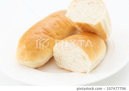 卷麵包白色背景 卷麵包白色背景 107477706