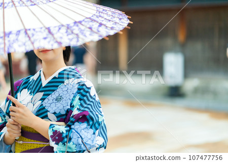 穿著和服的女人,在金澤觀光的女人 穿著和服的女人,在金澤觀光的女人 107477756