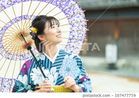 穿著和服的女人,在金澤觀光的女人 穿著和服的女人,在金澤觀光的女人 107477759