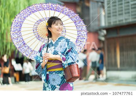 穿著和服的女人,在金澤觀光的女人 穿著和服的女人,在金澤觀光的女人 107477761