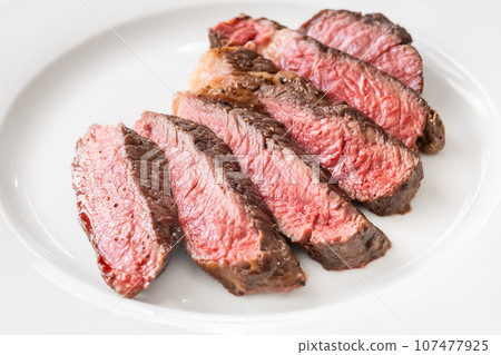 Steak rib eye 107477925