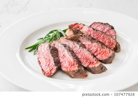 Steak rib eye 107477926