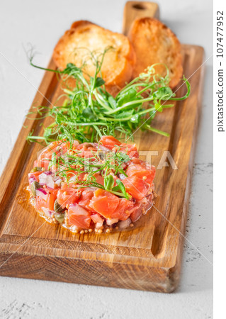 Portion of salmon tartare Portion of salmon tartare 107477952