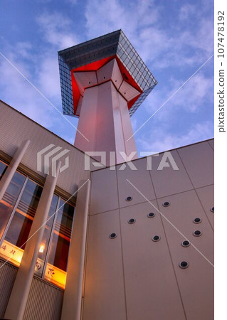 建於星形城堡[五稜郭]內的五稜郭塔，是戊辰戰爭最後一戰－函館戰爭的戰場。 107478192