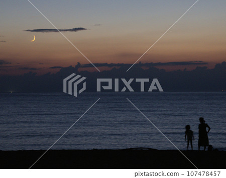 Dusk at Mikuni Sunset Beach, Mikuni-cho Yado Yonegawaki, Sakai City, Fukui Prefecture Dusk at Mikuni Sunset Beach, Mikuni-cho Yado Yonegawaki, Sakai City, Fukui Prefecture 107478457