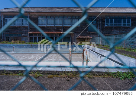 Shima Prefecture Shima Prefecture Gamo-gun Shikama Elementary School who shot the public Shima Prefecture Shima Prefecture Gamo-gun Shikama Elementary School who shot the public 107479095