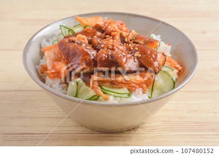 鰹魚泡菜辣椒醬碗 107480152