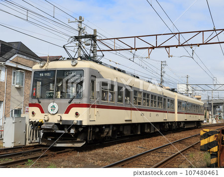 Toyama Regional Railway 14760 type train at Inaricho Station Toyama Regional Railway 14760 type train at Inaricho Station 107480461
