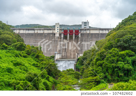 Donto Dam 107482602
