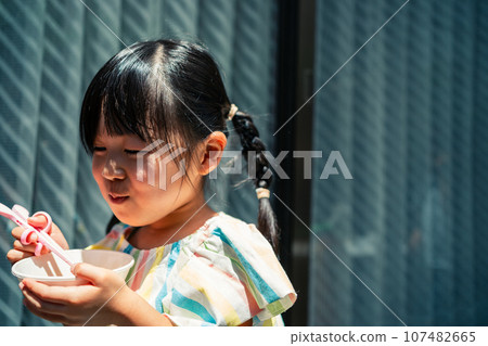 child, whelp, younger 107482665