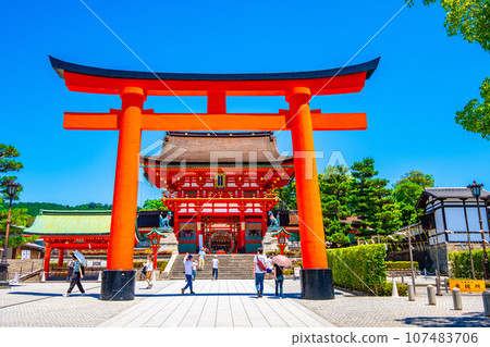 Fushimi Inari Taisha Shrine gate and gate Fushimi Inari Taisha Shrine gate and gate 107483706