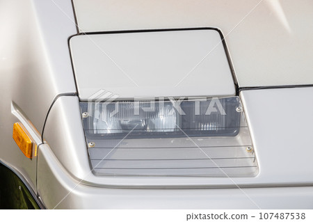 Headlight of the old car 107487538