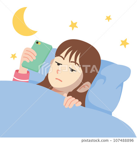 年輕女性在睡覺時使用智慧型手機，特寫，白色背景 107488896