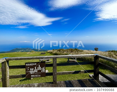 眺望大海的山丘“三筋山頂展望台” 107490088