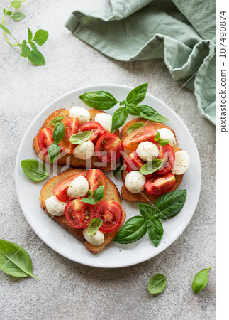 Caprese salad with tomatoes, mozzarella and basil. 107490874