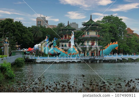 Taiwan, Kaohsiung City, Lianhu Spring and Autumn Palace 107490911