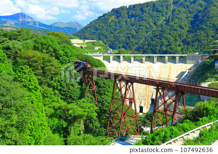 [熊本縣] 晴朗的南阿蘇鐵路無軌電車和館野水壩 107492636