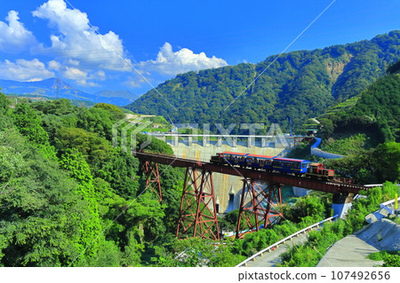 [Kumamoto Prefecture] Sunny Minamiaso Railway trolley train and Tateno Dam 107492656