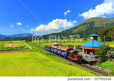 [Kumamoto Prefecture] Minami Aso Railway trolley train and Mt. Aso on a sunny day (Hakusui Kogen Station) 107492686