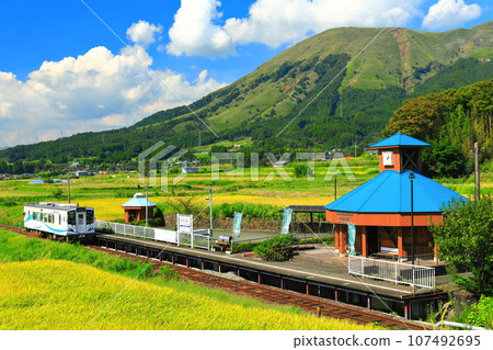 [Kumamoto Prefecture] Minami Aso Railway and Mt. Aso on a sunny day (Hakusui Kogen Station) 107492695