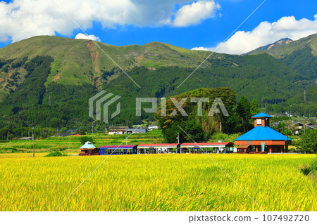 [Kumamoto Prefecture] Minami Aso Railway trolley train and Mt. Aso on a sunny day (Hakusui Kogen Station) 107492720