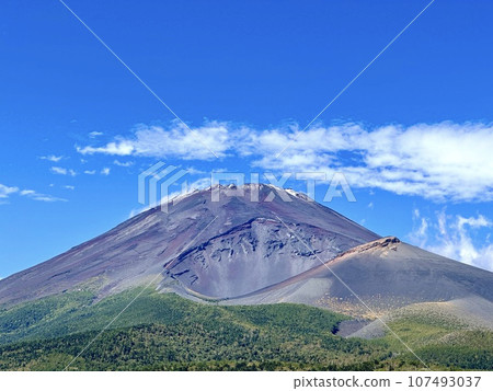 富士山與藍天與初雪 107493037