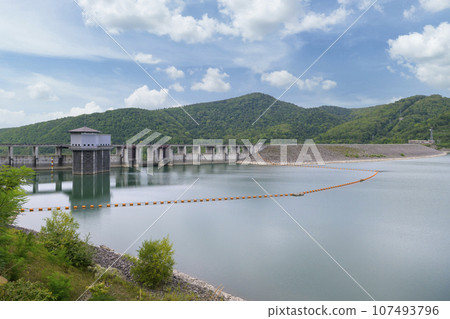Lake Chubetsu and Chubetsu Dam in Higashikawa, Hokkaido 107493796