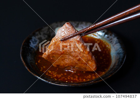 使用國產黑毛牛大腿肉和肩肉的烤肉派對 使用國產黑毛牛大腿肉和肩肉的烤肉派對 107494837