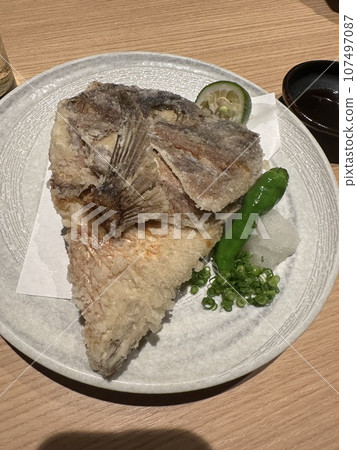 炸鯛魚頭盔 107497087