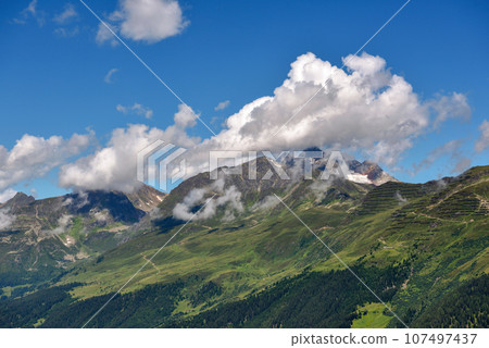 Rocky peaks in the Tirol Alps. Scenic mountain landscape. Austria. Europe 107497437