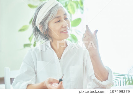 Senior woman doing nail care 107499279