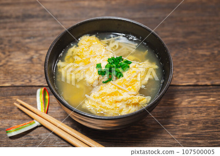 Fluffy egg stir-fried soup 107500005