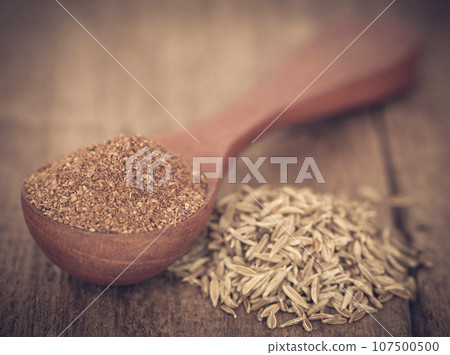 Crushed cumin with whole Crushed cumin with whole 107500500