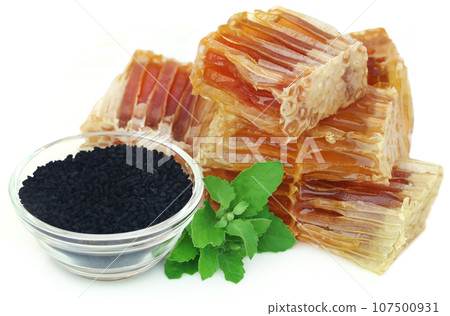 Honey with black cumin and tulsi leaves 107500931