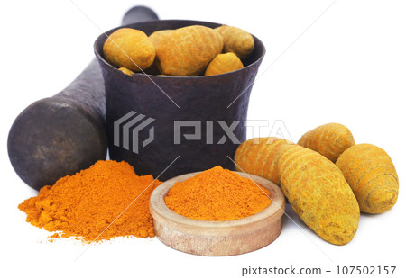 Whole and ground turmeric Whole and ground turmeric 107502157