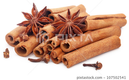 Some aromatic cinnamon with star anise and cloves Some aromatic cinnamon with star anise and cloves 107502541