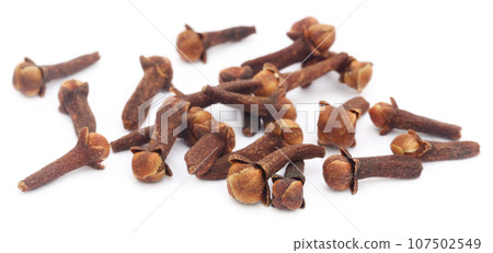 Fresh cloves Fresh cloves 107502549