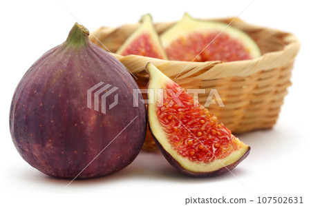 Fresh organic common figs Fresh organic common figs 107502631