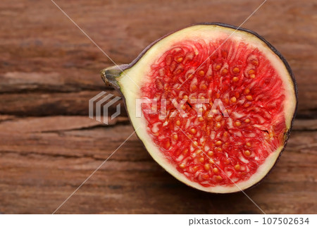 Fresh organic common fig Fresh organic common fig 107502634