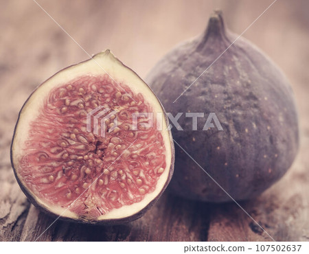 Fresh organic common fig Fresh organic common fig 107502637