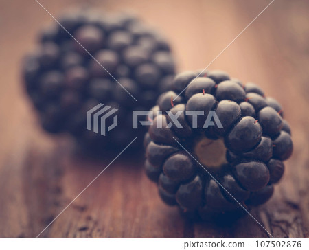 Fresh blackberries Fresh blackberries 107502876