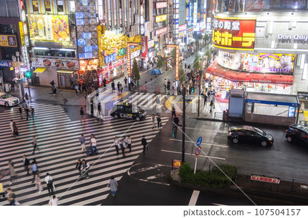 [東京] 下雨天的新宿歌舞伎町/夜間娛樂區 107504157