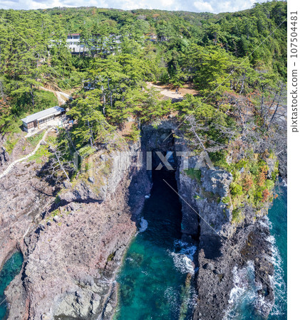 無人機攝影 | 懸崖上奇岩異石的旅遊勝地能登金剛岩門影像 | 石川縣羽咋郡滋賀町 107504481