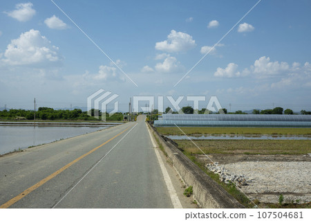 Bicycle path along the Seomjingang River 107504681