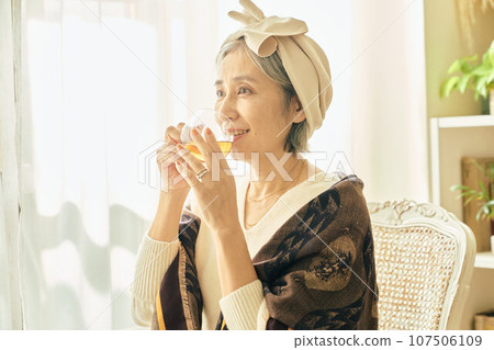 女高管喝茶 女高管喝茶 107506109