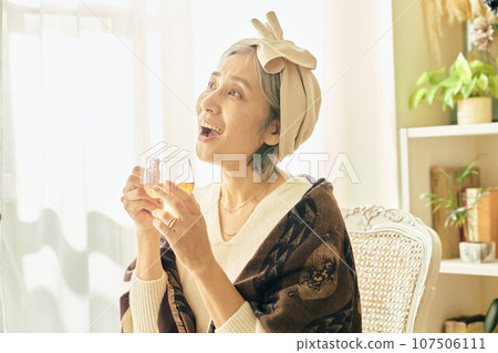 女高管喝茶 女高管喝茶 107506111