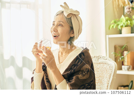 女高管喝茶 女高管喝茶 107506112